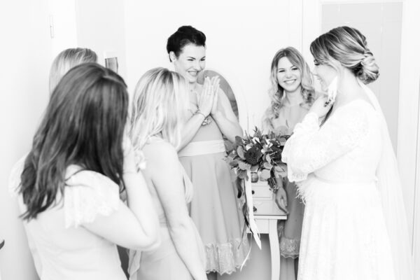 Radošs kāzu saturs bez klišejām un pozēšanas | Kāzu Fotogrāfs un Filmētājs – Ventaskrasts Media