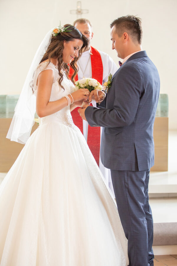 Stāsts fotogrāfijās un video – kāzas, kas paliek atmiņā | Kāzu Fotogrāfs un Filmētājs – Ventaskrasts Media