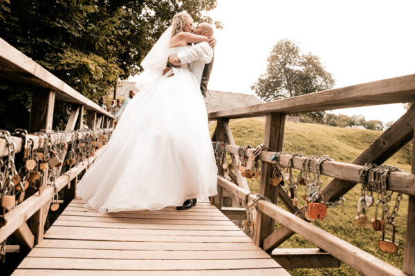 Radoši un kvalitatīvi kāzu foto un video risinājumi pāriem Latvijā | Kāzu Fotogrāfs un Filmētājs – Ventaskrasts Media