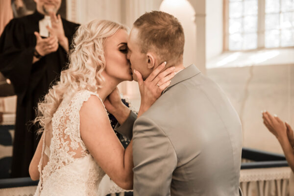 Profesionāli kāzu foto un video pakalpojumi visā Latvijā | Kāzu Fotogrāfs un Filmētājs – Ventaskrasts Media