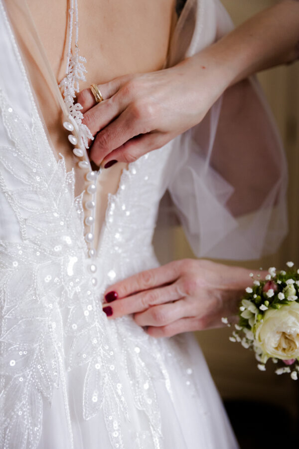 Kāzu fotogrāfs pie jūras Latvijā – romantiski un estētiski kāzu foto ar dabisku noskaņu un unikālu atmosfēru jūsu īpašajai dienai